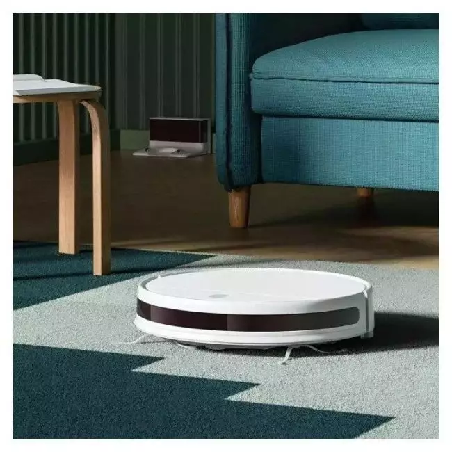 Вид Робота-пылесоса Xiaomi MiJia Sweeping Robot G1 на ковре